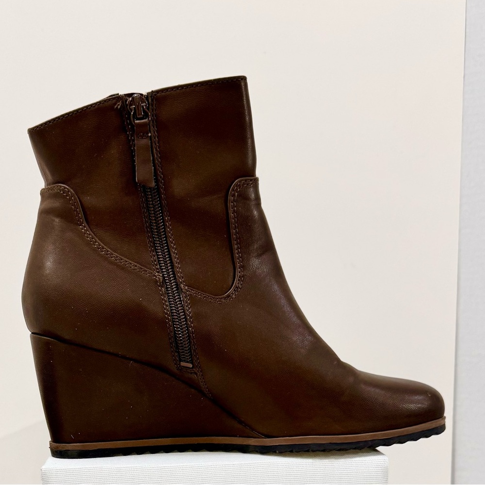 *NWOT!  NATURALIZER SOUL, “COGNAC BROWN” LEATHER WEDGE BOOTS, SZ- 8.5